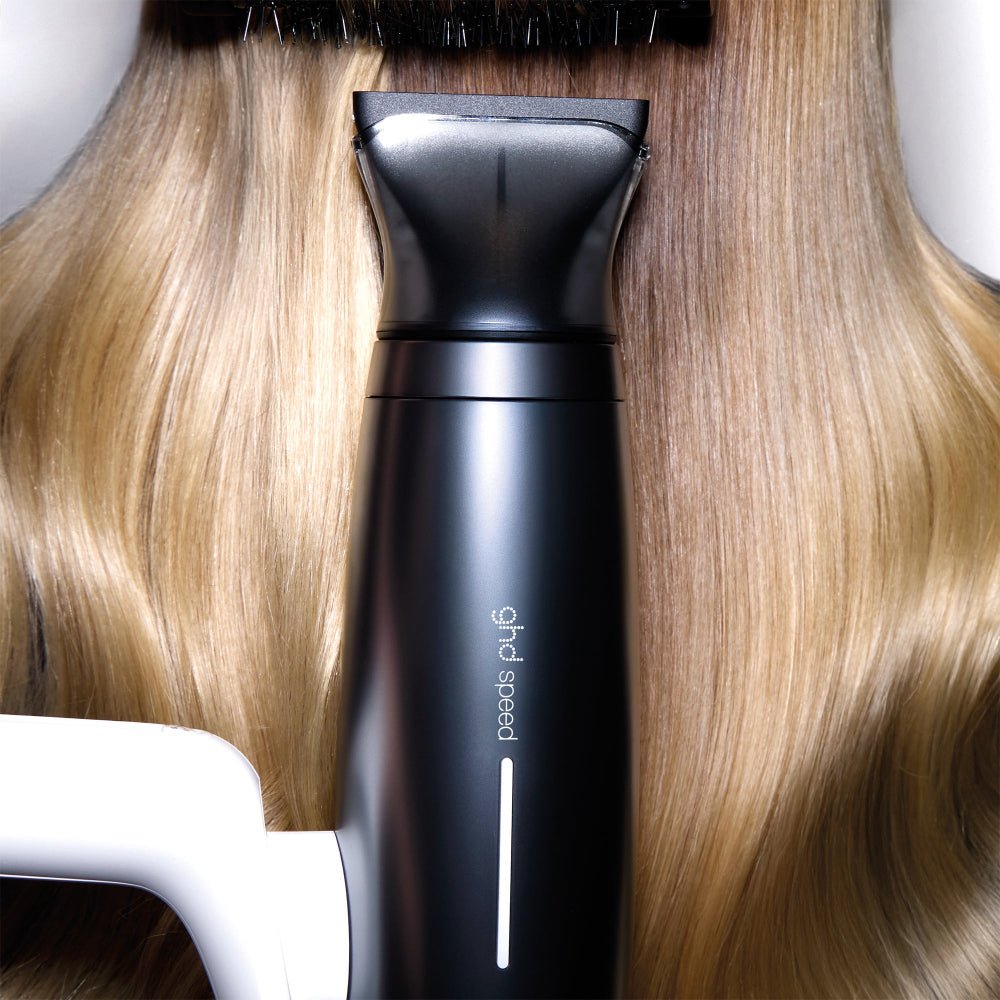 Utilizzo professionale phon GHD Speed per asciugatura rapida capelli
