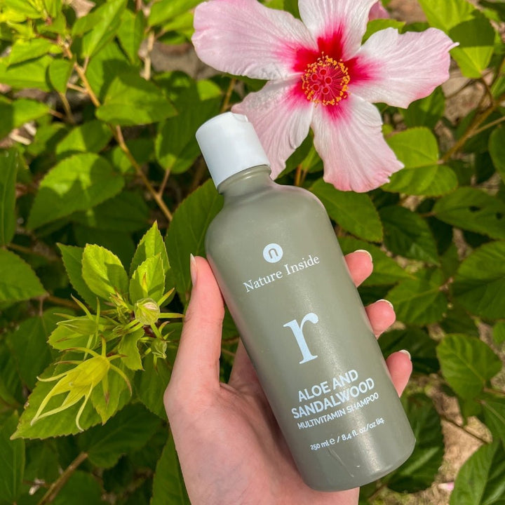 Naturalmente Nature Inside Aloe and Sandalwood Shampoo capelli danneggiati Naturalmente