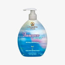 Bottiglia di Australian Gold Forever After All Day Moisturizer su sfondo bianco con design sfumato blu e viola, dispenser a pompa bianco, logo del canguro dorato e indicazione della formula rassodante da 400 ml