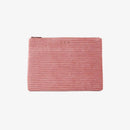 Pochette in velluto rosa a coste con cerniera dorata e tre anelli decorativi frontali dorati