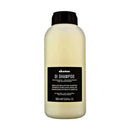 Flacone Davines Oi Shampoo con texture lattiginosa senza solfati