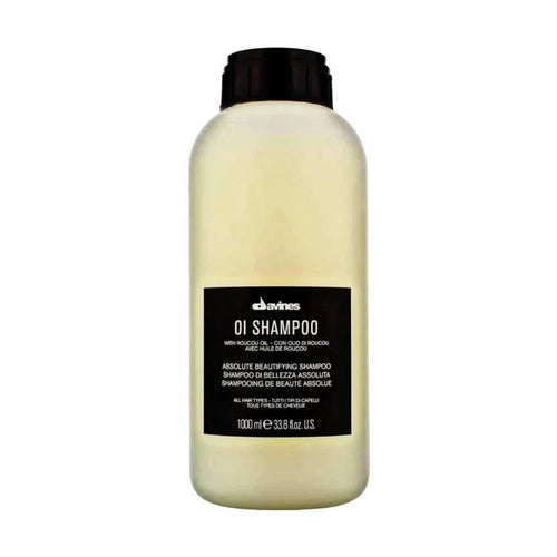 Flacone Davines Oi Shampoo con texture lattiginosa senza solfati